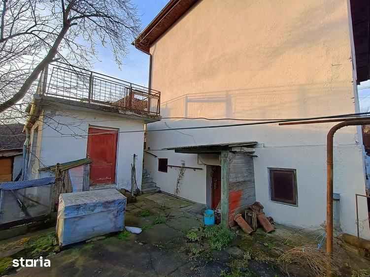 Casă cu 5 camere cu Teren 1100 Mp în Central