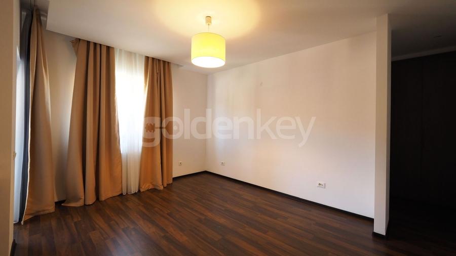 Duplex cu 8 camere cu Canalizare în Iancu Nicolae