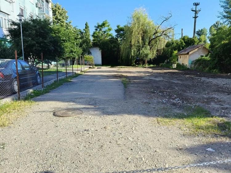 Teren de 702 mp, în 9 Mai