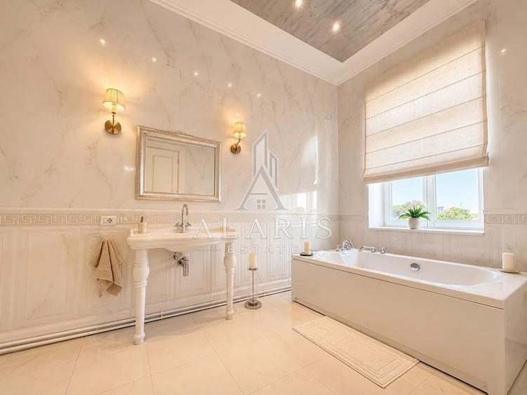 Apartament cu 3 camere semidecomandat în Traian