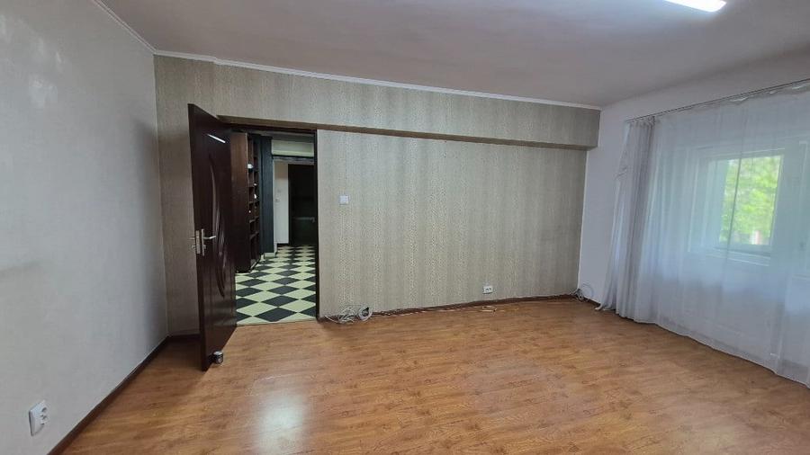 Apartament cu 3 camere decomandat în Decebal
