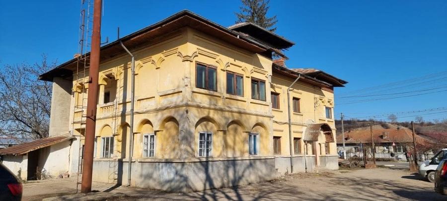 Casă cu 22 camere cu Teren 1216 Mp în Ceptura de Jos