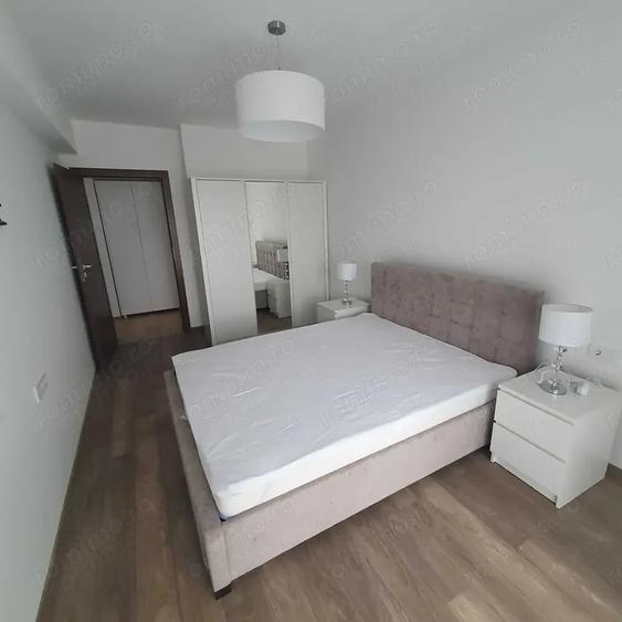 Apartament cu 3 camere decomandat în Drumul Taberei