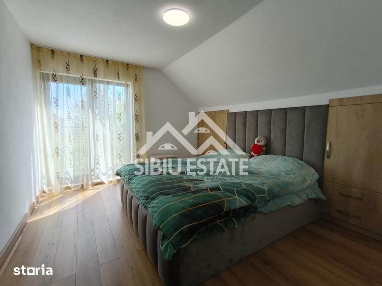 Casă cu 6 camere cu Teren 670 Mp în Roșia