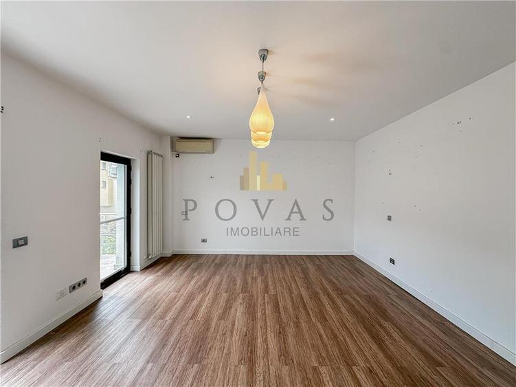 Casă cu 5 camere cu Canalizare în Vatra Luminoasă