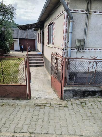 Casă individuală cu 2 camere decomandat cu Canalizare în Exterior Nord