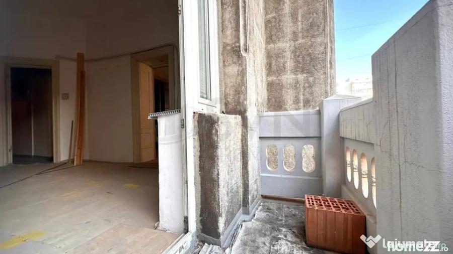 Apartament cu 5 camere semidecomandat în Universitate