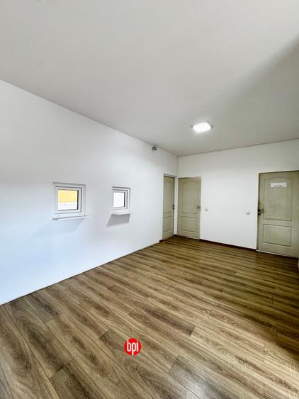 Birou, de 102 mp, în Central