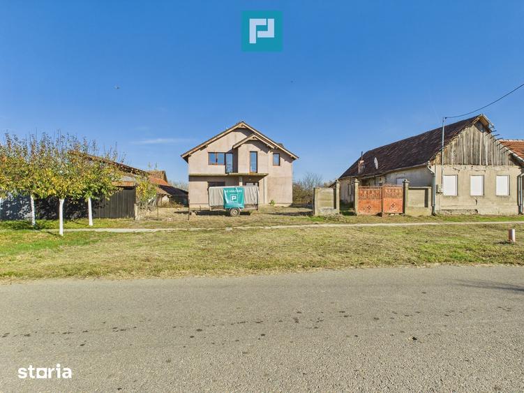 Casă cu 6 camere cu Teren 1800 Mp în Central