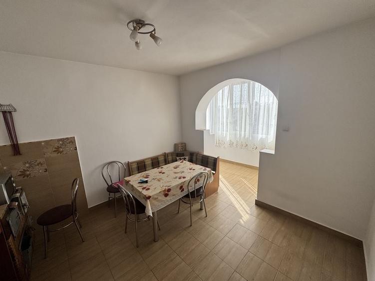 Apartament cu 2 camere decomandat în Bârzava