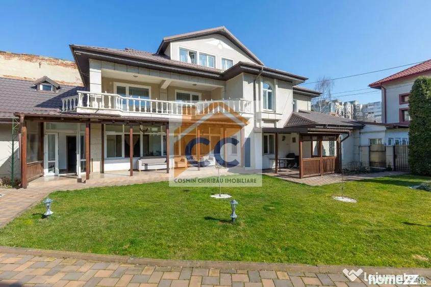 Casă cu 7 camere cu Teren 397 Mp în Central