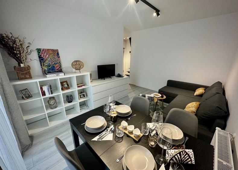 Apartament cu 3 camere semidecomandat, mobilat în Calea Urseni