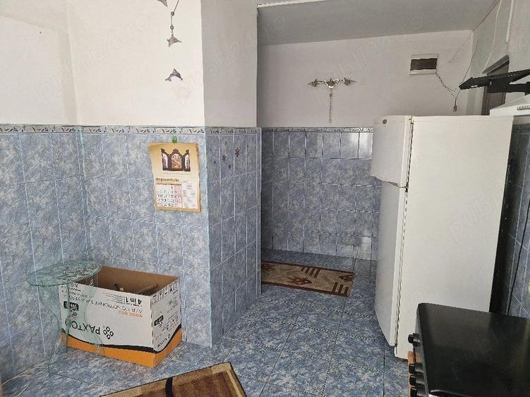 Apartament cu 3 camere semidecomandat în Ivănești