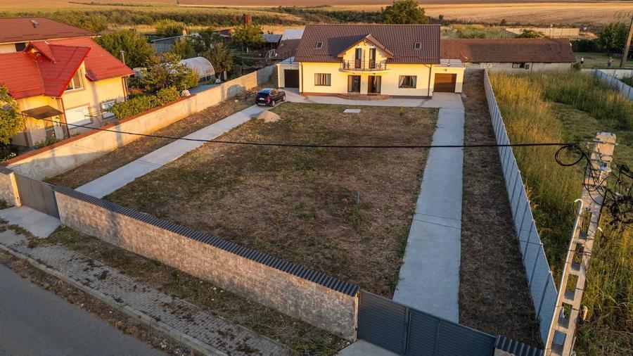 Casă cu 4 camere în Milcov