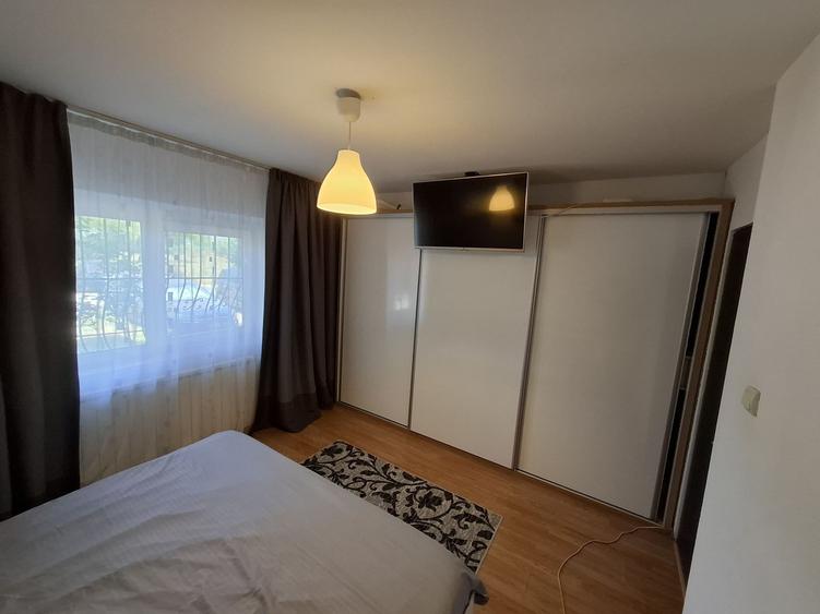 Apartament cu 4 camere decomandat, mobilat în Poarta 6