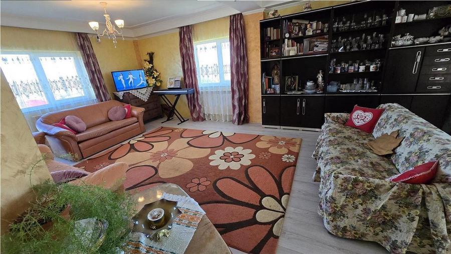 Casă individuală cu 7 camere cu Teren 2167 Mp în Rușii-Mănăstioara