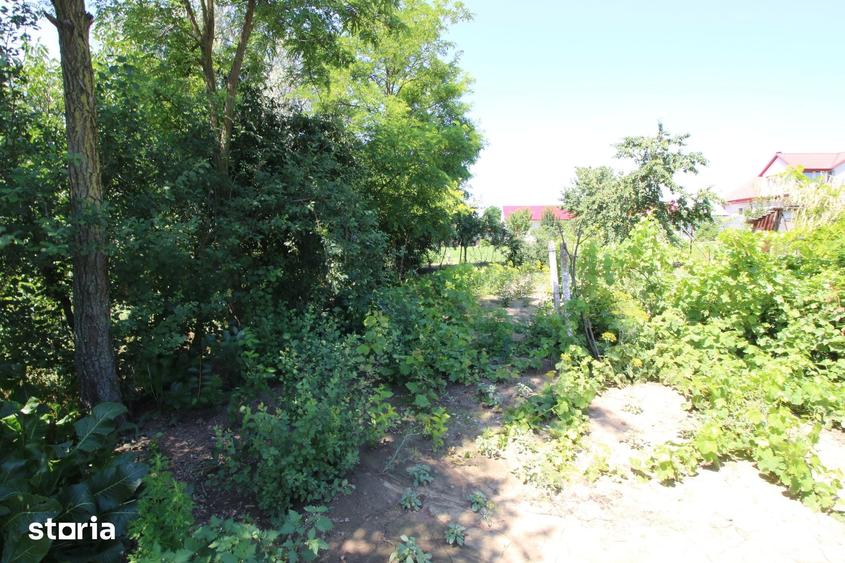 Casă cu 3 camere cu Teren 999 Mp în Siret