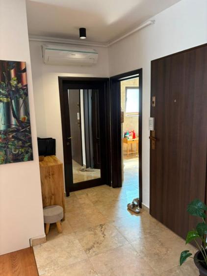 Apartament cu 3 camere decomandat în Est