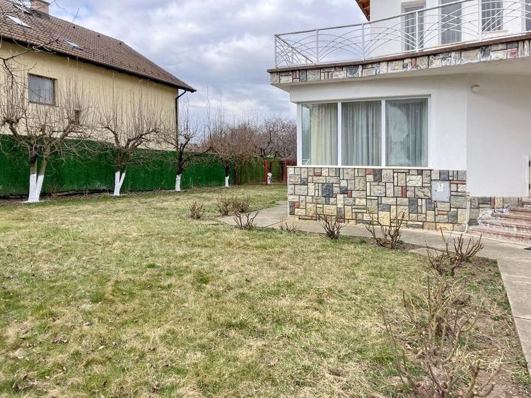 Casă individuală cu 6 camere cu Canalizare în Tractorul