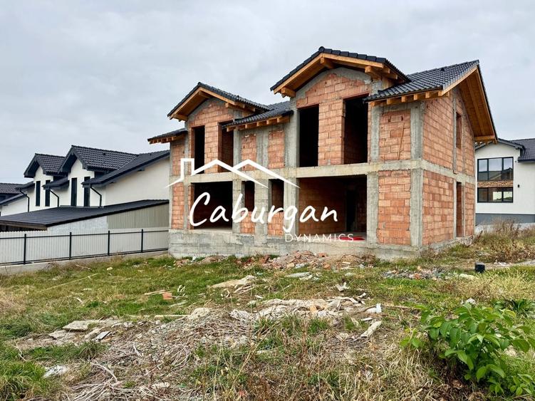 Duplex cu 4 camere cu Canalizare în Exterior Vest