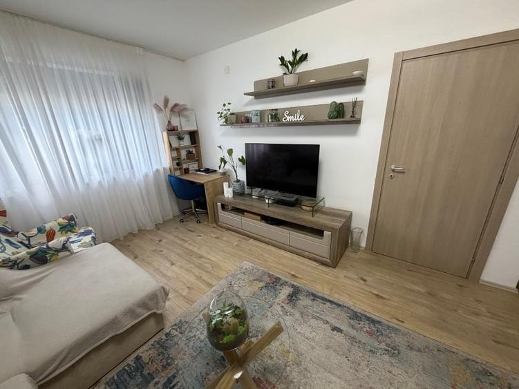Apartament cu 3 camere decomandat, mobilat în Băneasa