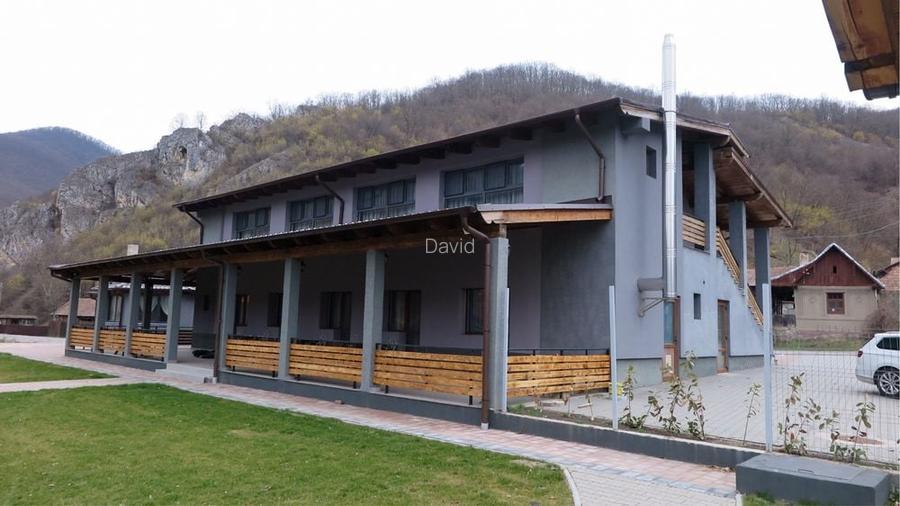 Inchiriere Cabana Piatra Buru - 15 dormitoare | pana la 29 persoane