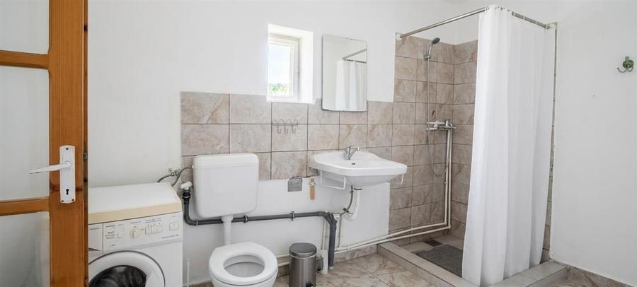 Casă cu 5 camere cu Teren 3000 Mp în Alparea