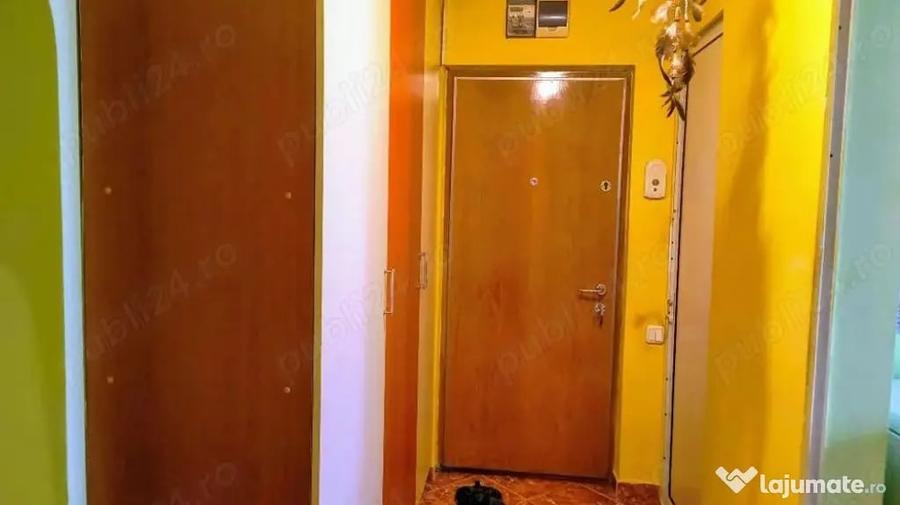 Apartament cu 3 camere decomandat în Berceni