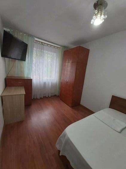 Apartament cu 3 camere decomandat în Exterior Vest