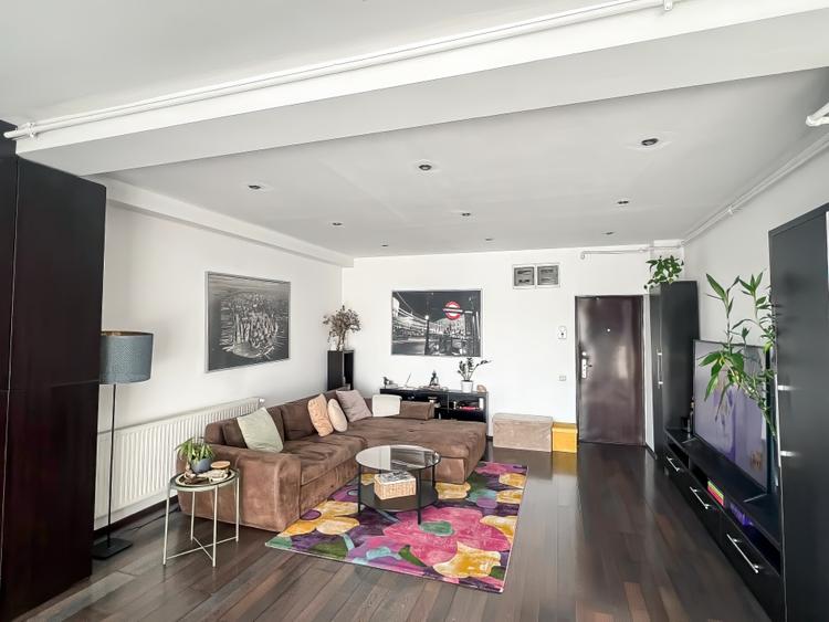 Apartament cu 3 camere semidecomandat, mobilat în Voluntari