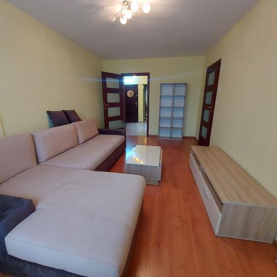 Apartament cu 3 camere semidecomandat în Dristor