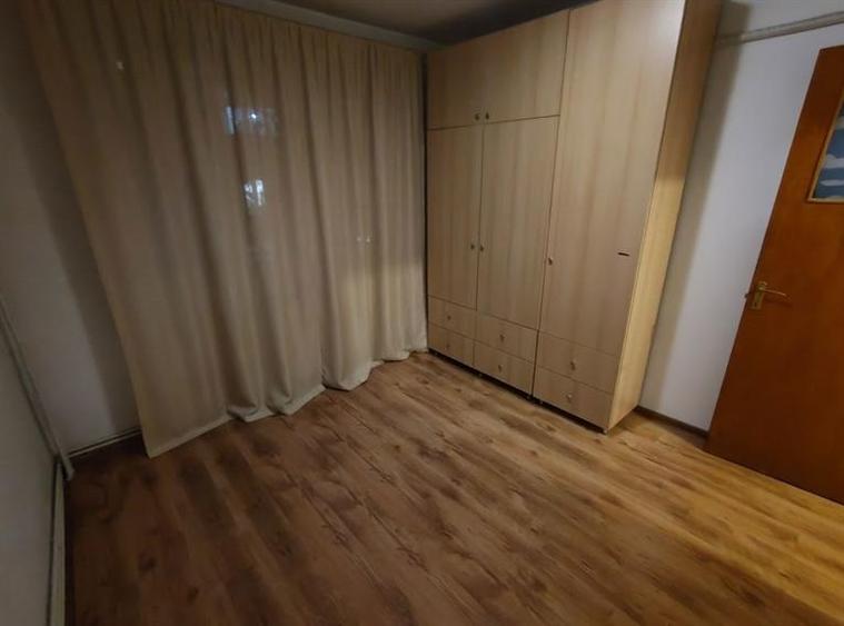 Apartament cu 3 camere nedecomandat, mobilat în Titan — fotografia 3