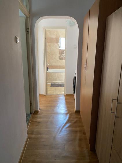 Apartament cu 3 camere decomandat în Nicolina