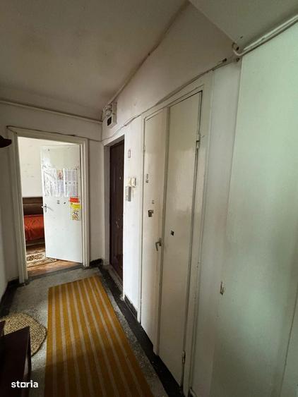 Apartament cu 3 camere semidecomandat în Săsar