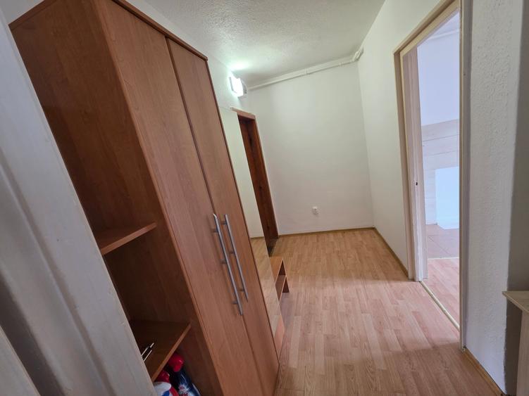 Apartament cu 2 camere semidecomandat în Gojdu