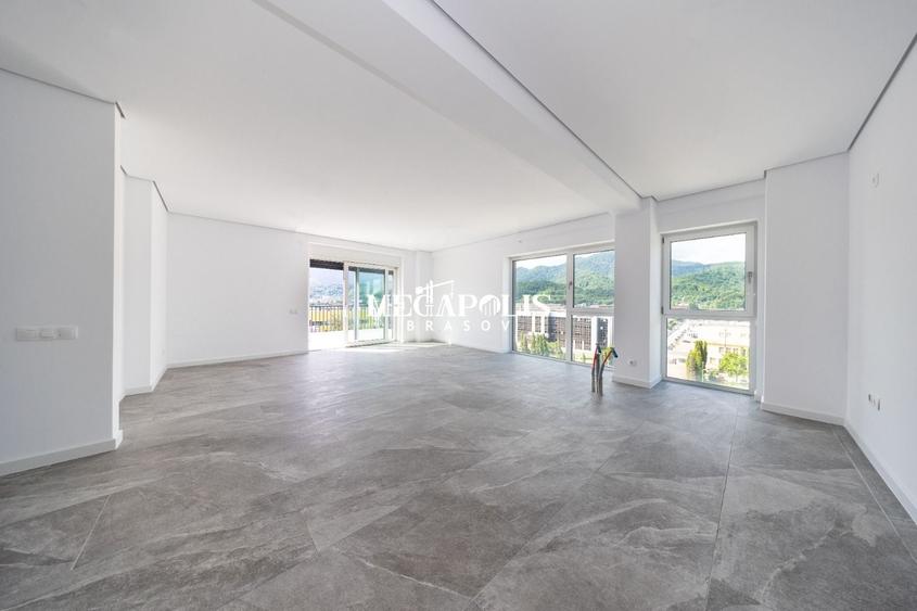 Penthouse cu 4 camere decomandat în Astra