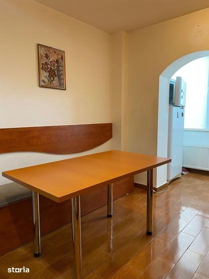 Apartament cu 2 camere decomandat în Calea București