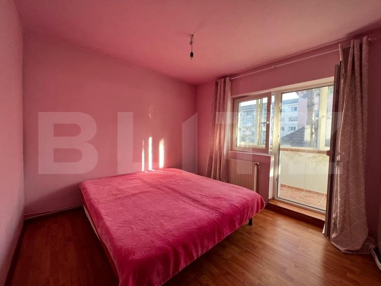 Apartament cu 3 camere semidecomandat, mobilat în Ștefan cel Mare