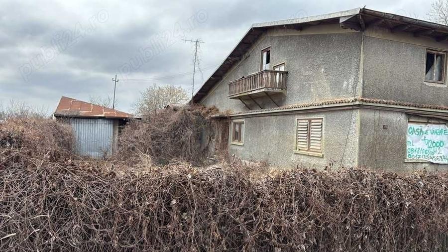 Casă cu 4 camere în Bărcănești