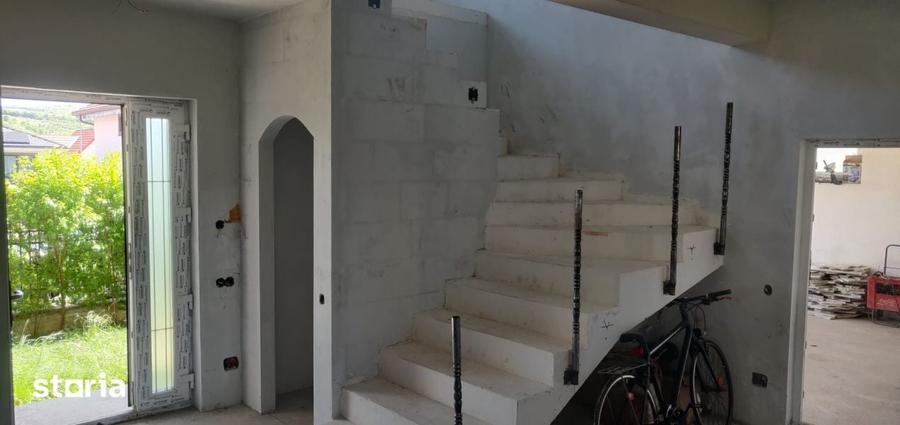 Casă cu 5 camere cu Teren 500 Mp în Chinteni