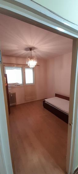 Apartament cu 4 camere decomandat în Iancului