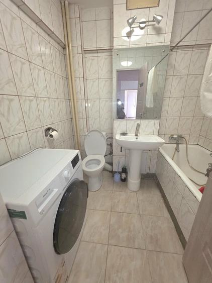 Apartament cu 2 camere semidecomandat în 1 Mai