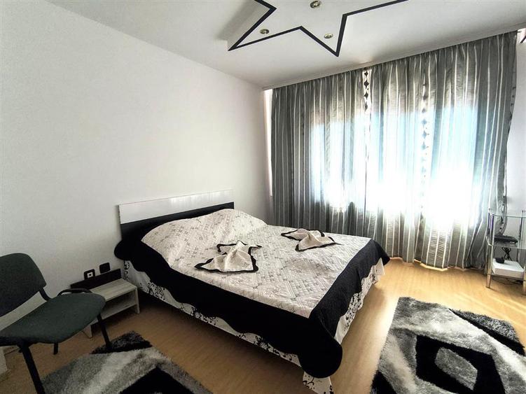 Casă cu 7 camere cu Teren 400 Mp în Lazu