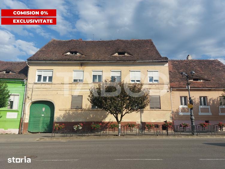 Apartament cu 3 camere semidecomandat în Central
