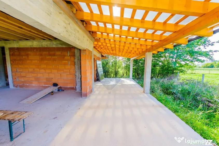 Casă cu 4 camere cu Teren 717 Mp în Satu Nou de Sus