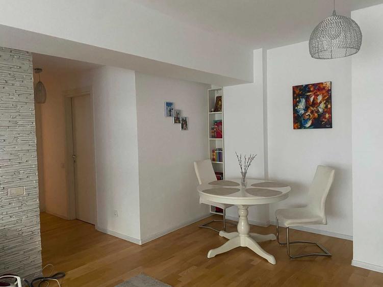 Apartament cu 3 camere semidecomandat în Băneasa