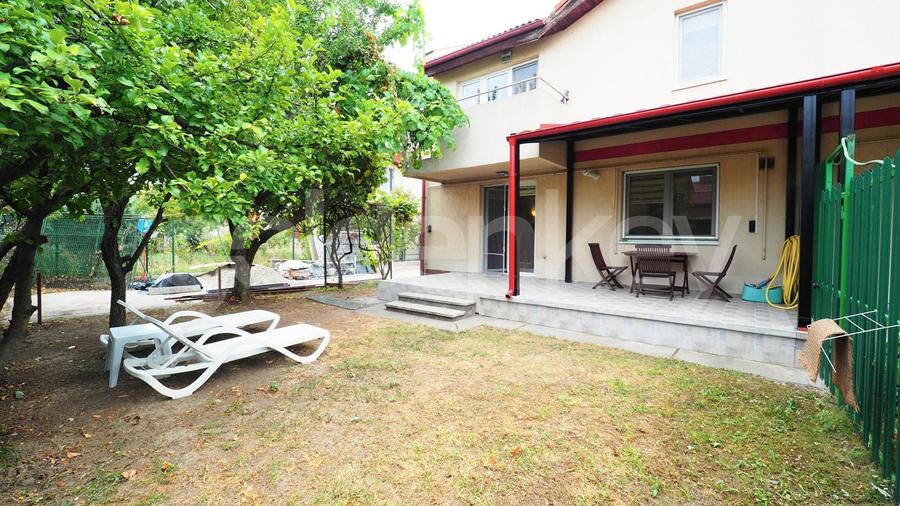 Duplex cu 5 camere cu Canalizare în Iancu Nicolae