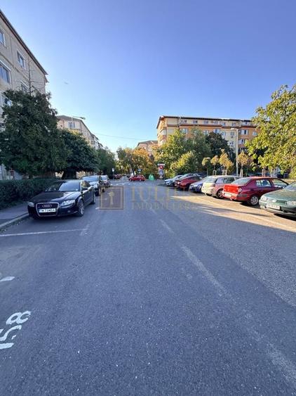 Apartament cu 2 camere decomandat, mobilat în Soarelui