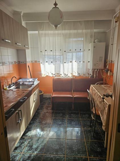 Apartament cu 3 camere decomandat în Ultracentral