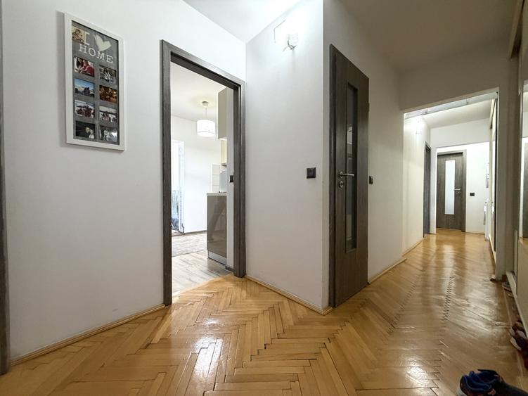 Apartament cu 3 camere decomandat, mobilat în Lipovei